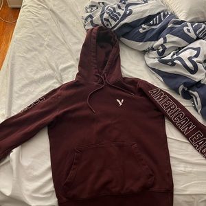 American Eagle maroon sweatshirt